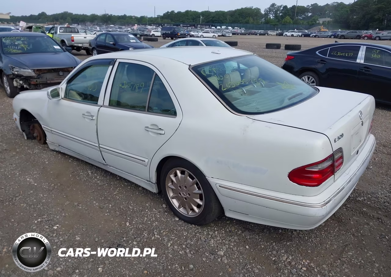 2000 Mercedes-Benz E 320 VIN:WDBJF65J1YB161947 - 3