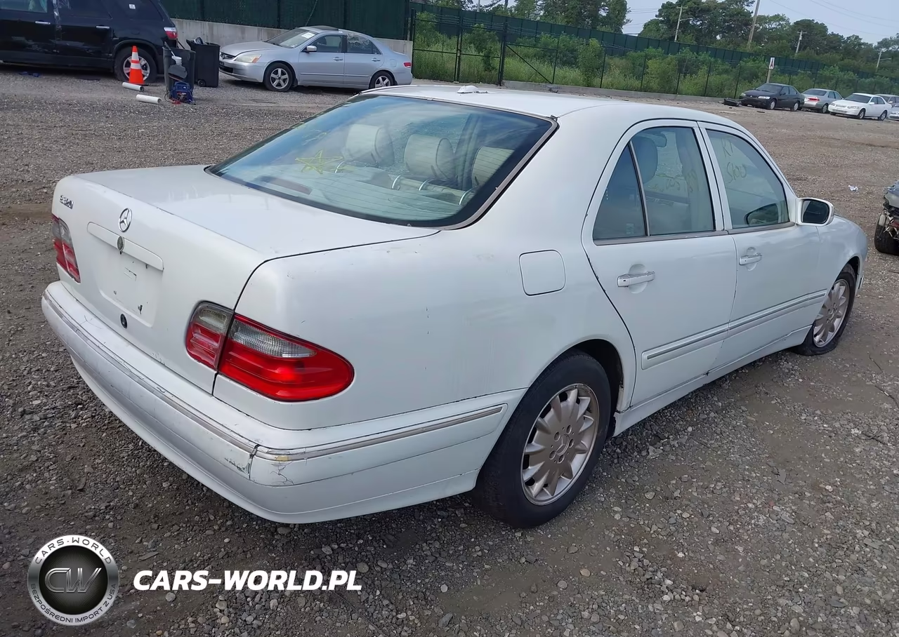 2000 Mercedes-Benz E 320 VIN:WDBJF65J1YB161947 - 4