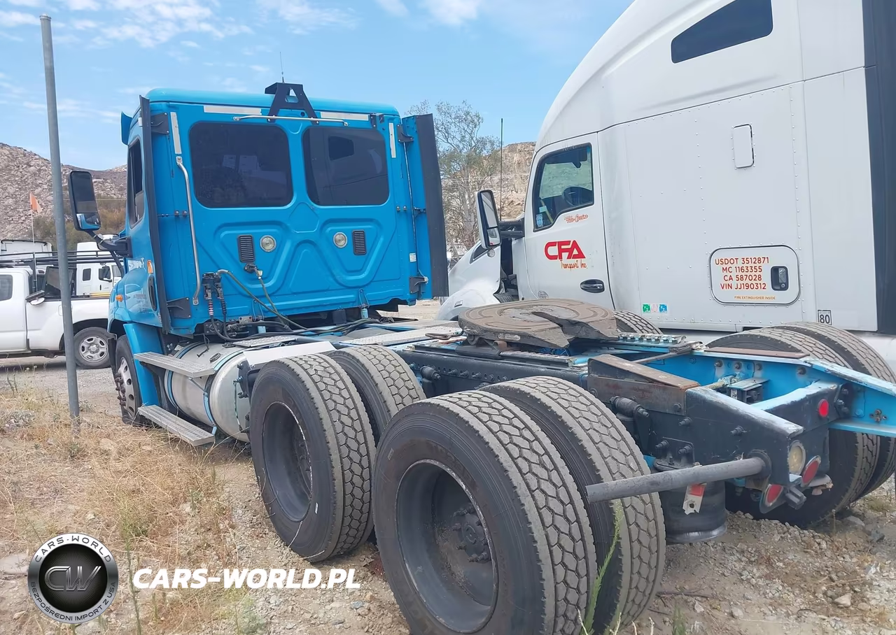 2014 Freightliner Cascadia 113 VIN:1FUJGBDV2ELFU7211 - 3