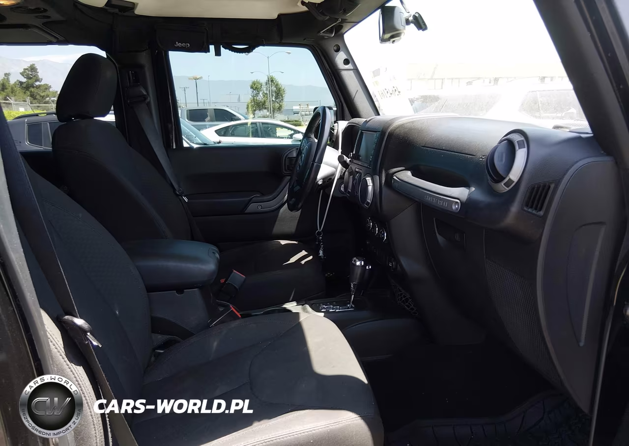 2017 Jeep Wrangler Unlimited Sport VIN:1C4BJWDG3HL642237 - 5