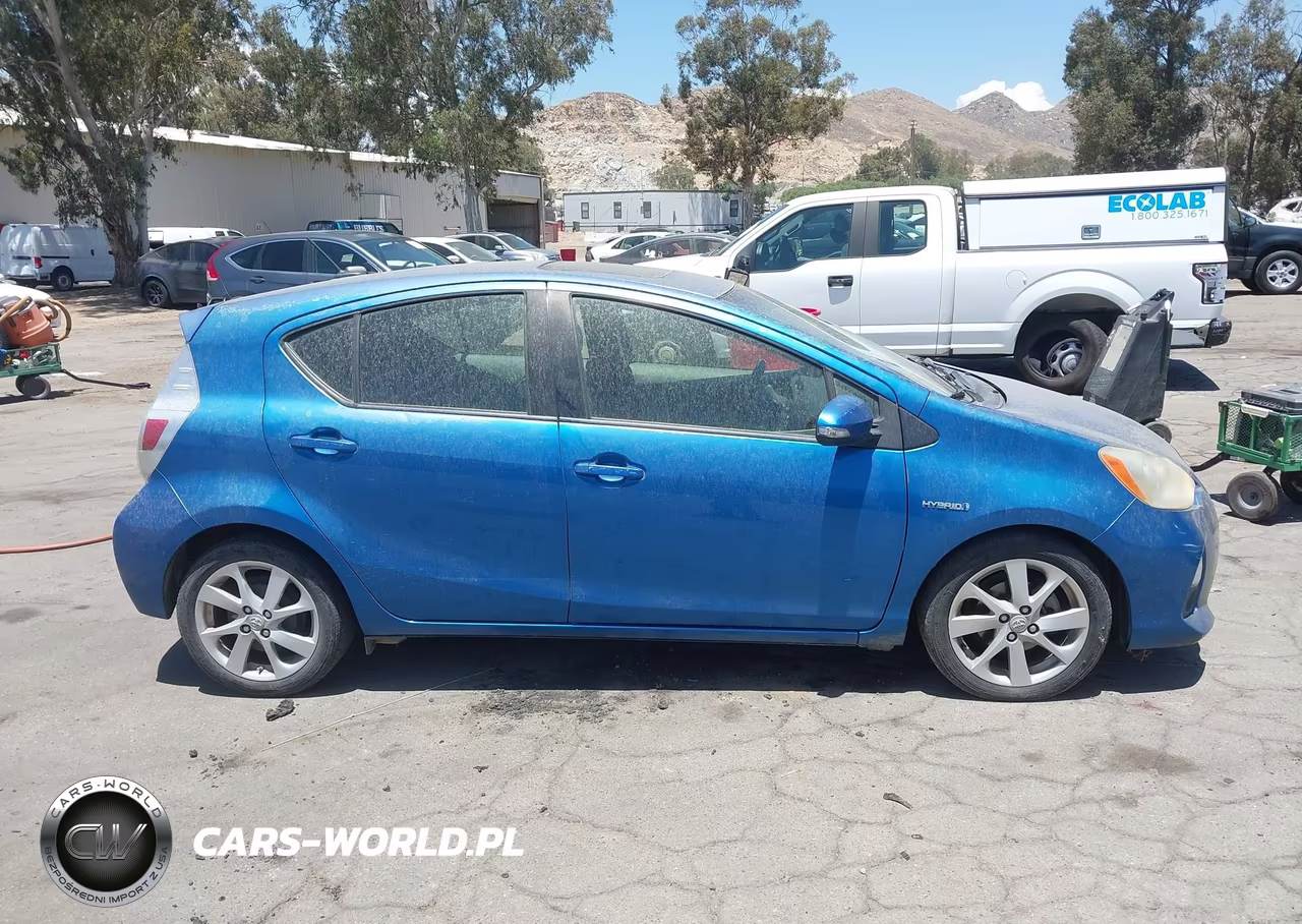 2013 Toyota Prius C Four VIN:JTDKDTB38D1044169 - 13