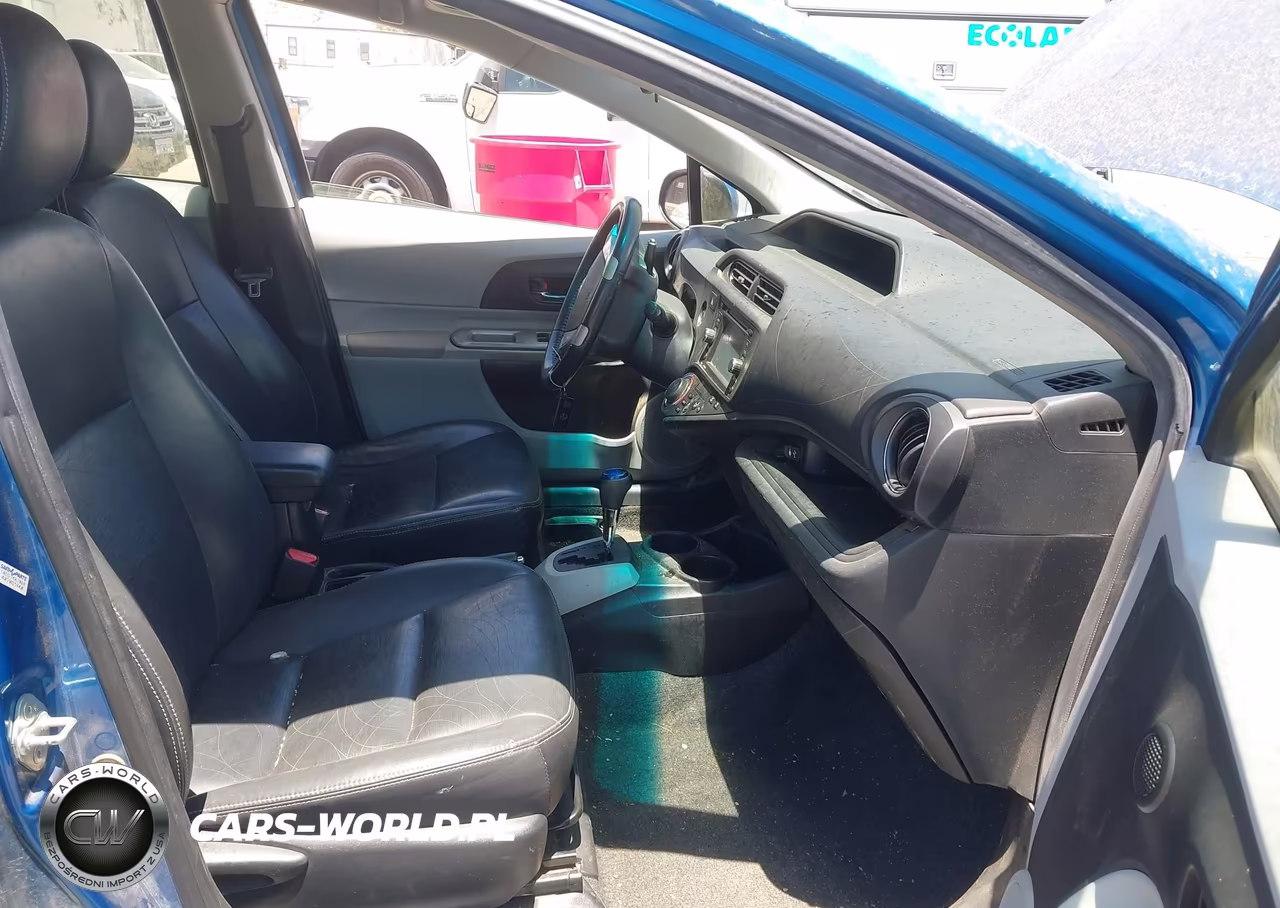 2013 Toyota Prius C Four VIN:JTDKDTB38D1044169 - 5
