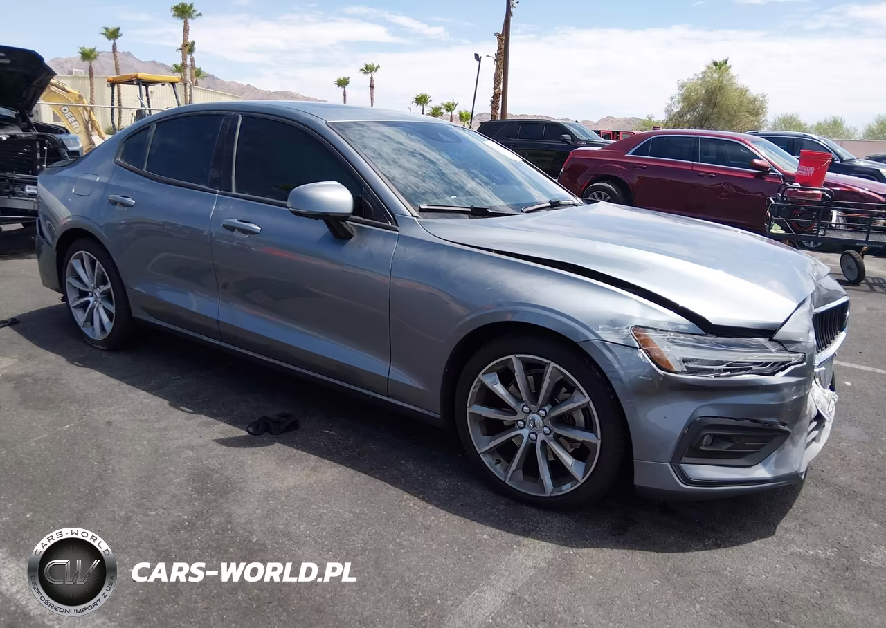 2021 Volvo S60 T5 Momentum – zdjęcie 1 z 16