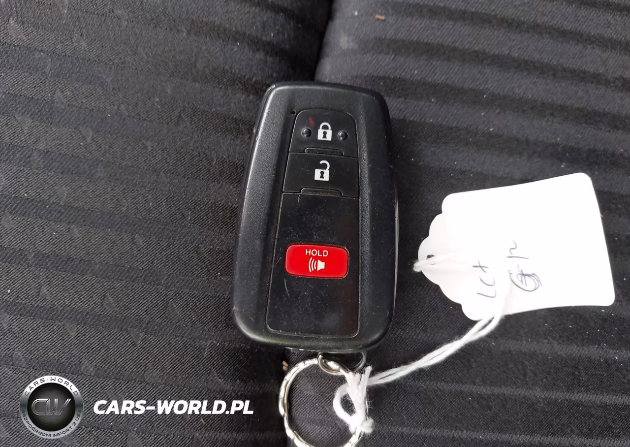 2017 Toyota Prius Two VIN:JTDKBRFUXH3031705 - 11