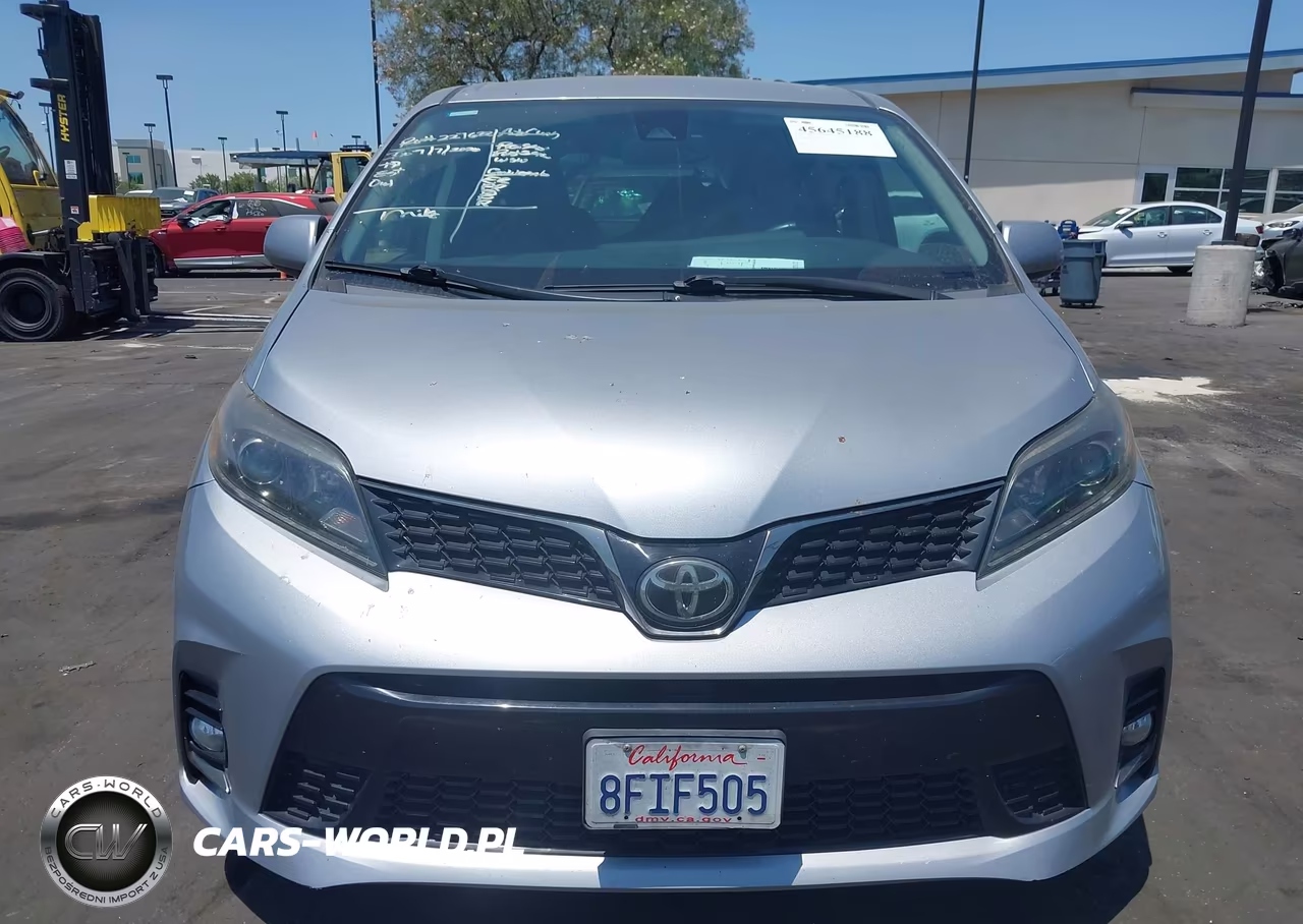 2018 Toyota Sienna Se 8 Passenger VIN:5TDXZ3DCXJS957213 - 13