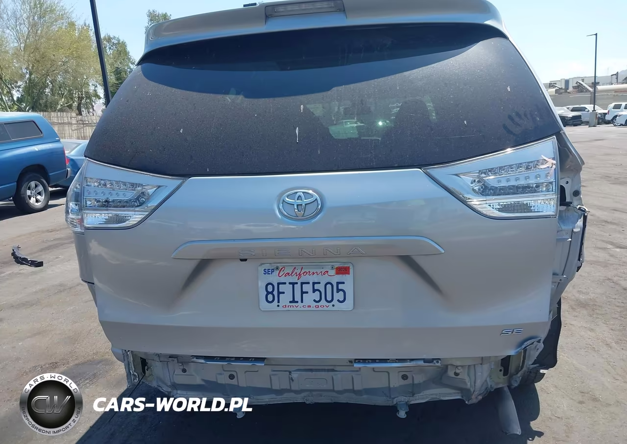 2018 Toyota Sienna Se 8 Passenger VIN:5TDXZ3DCXJS957213 - 17