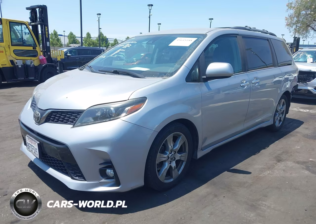 2018 Toyota Sienna Se 8 Passenger VIN:5TDXZ3DCXJS957213 - 2