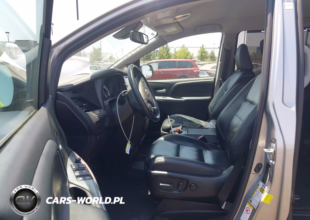 2018 Toyota Sienna Se 8 Passenger VIN:5TDXZ3DCXJS957213 - 5