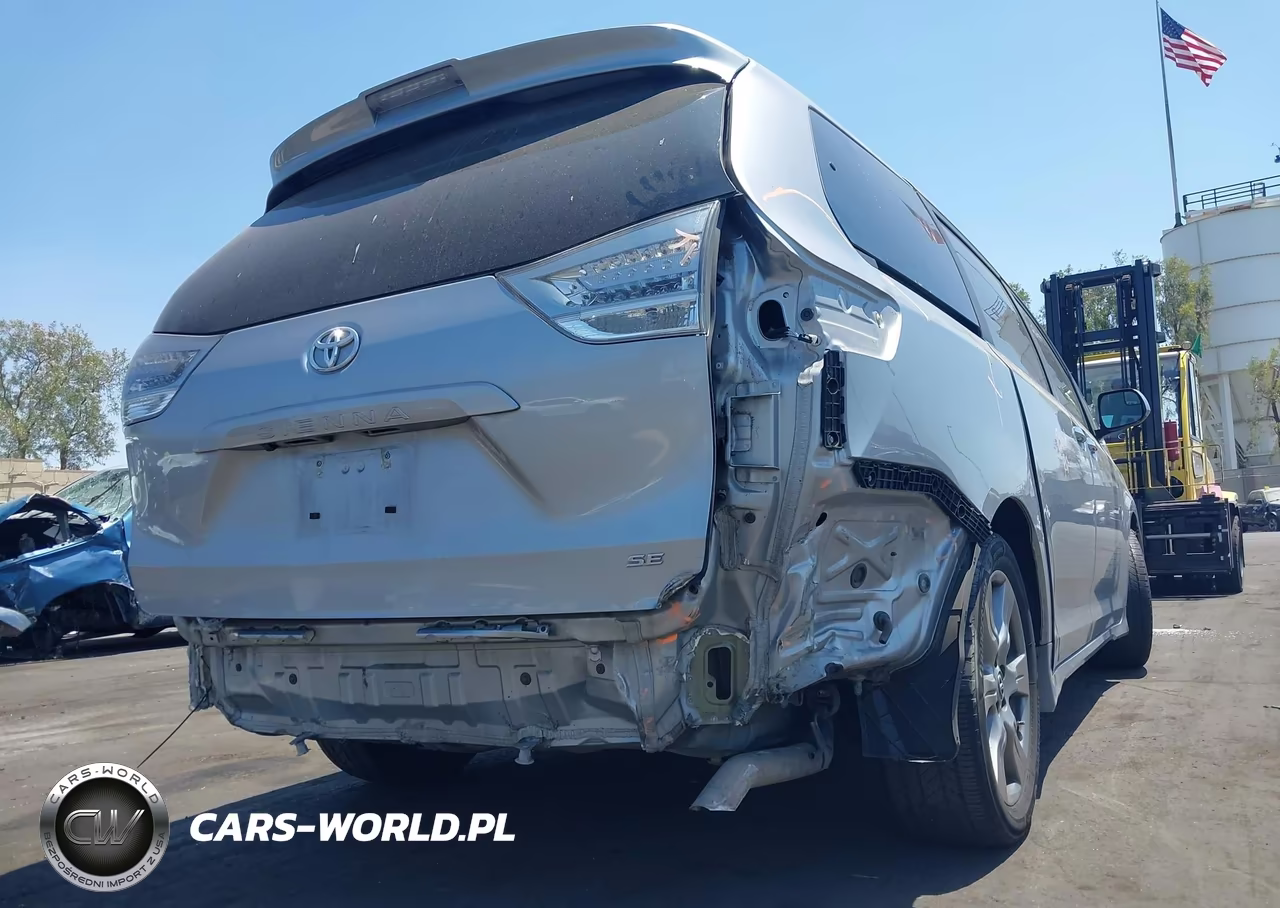 2018 Toyota Sienna Se 8 Passenger VIN:5TDXZ3DCXJS957213 - 6