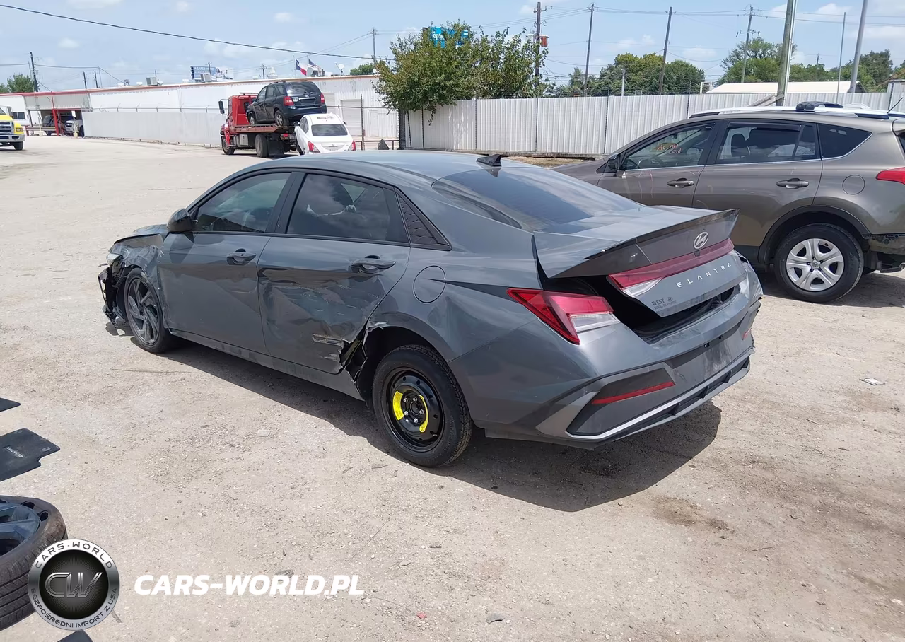 2026 Hyundai Elantra Sel Sport VIN:KMHLM4DG1TU210048 - 3