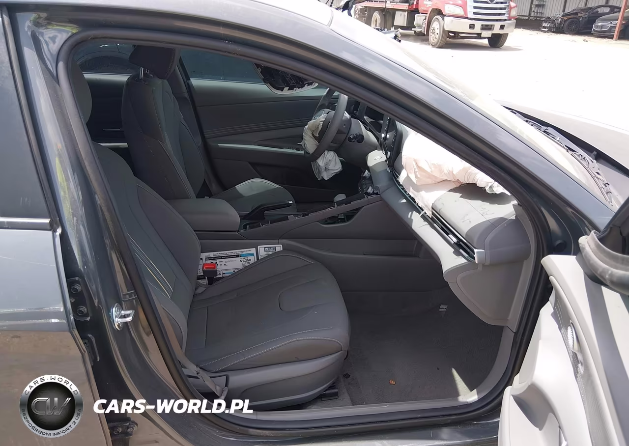 2026 Hyundai Elantra Sel Sport VIN:KMHLM4DG1TU210048 - 5