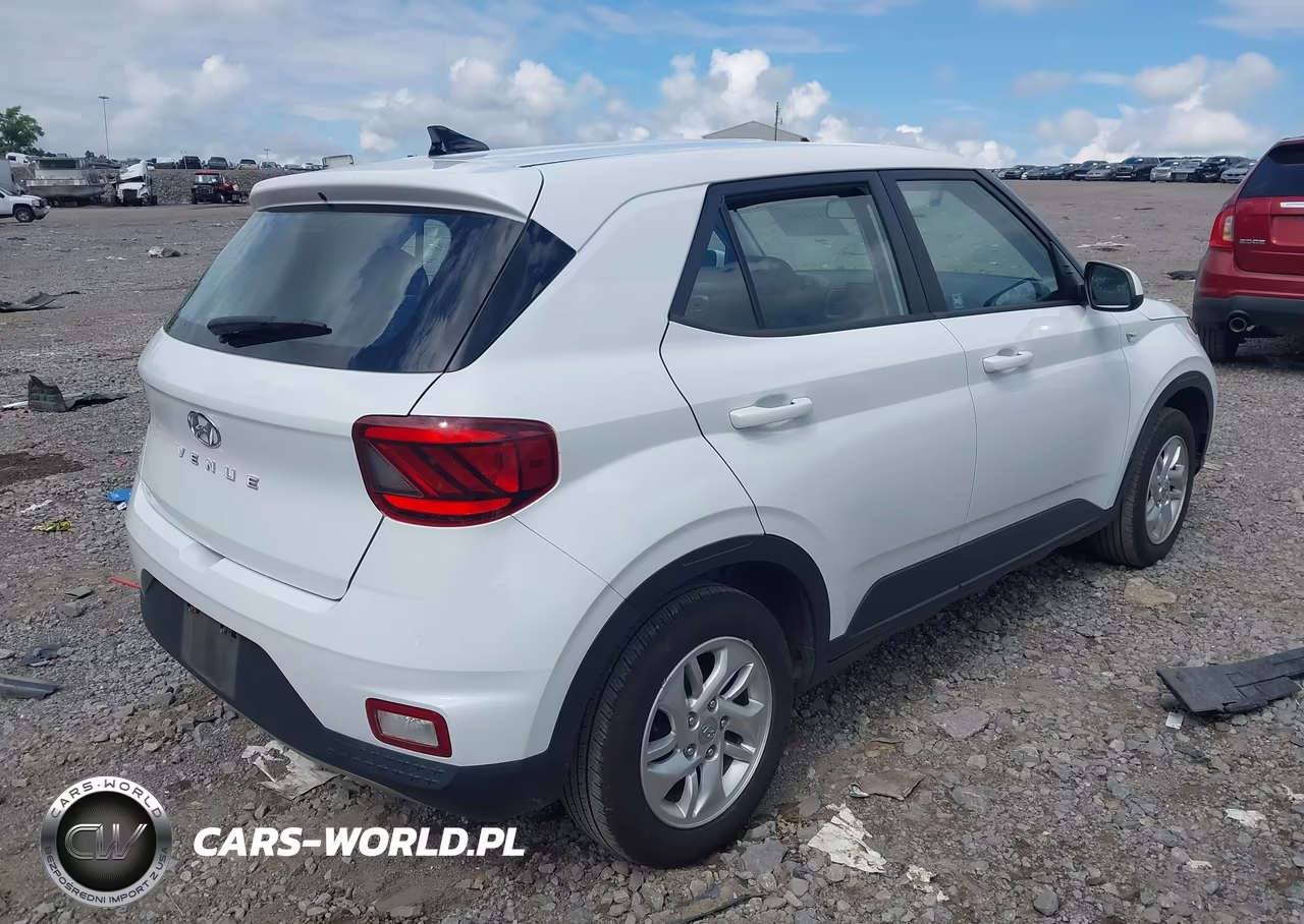 2021 Hyundai Venue Se VIN:KMHRB8A39MU067120 - 4