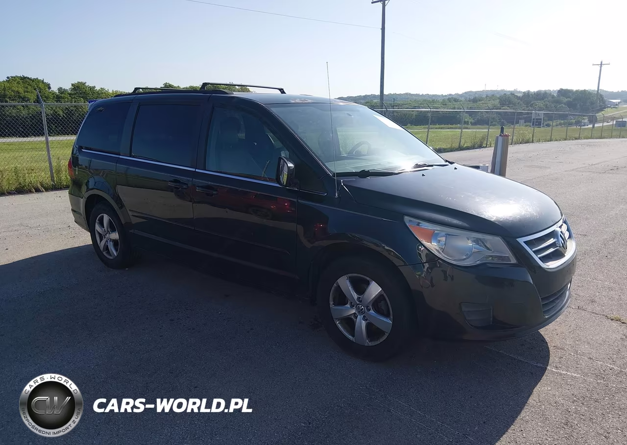 2011 Volkswagen Routan Se
