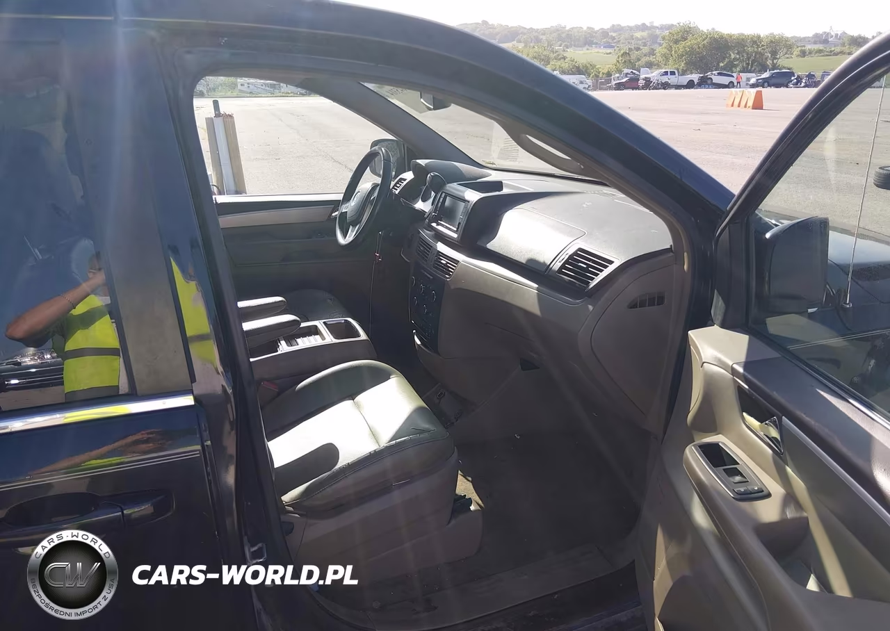 2011 Volkswagen Routan Se VIN:2V4RW3DG0BR670211 - 5