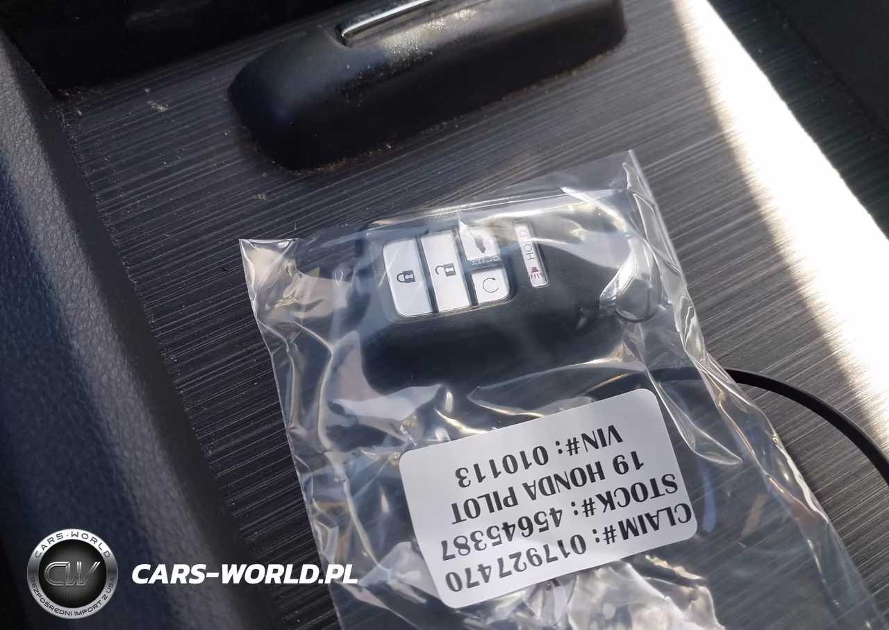 2019 Honda Pilot Touring VIN:5FNYF5H61KB010113 - 11