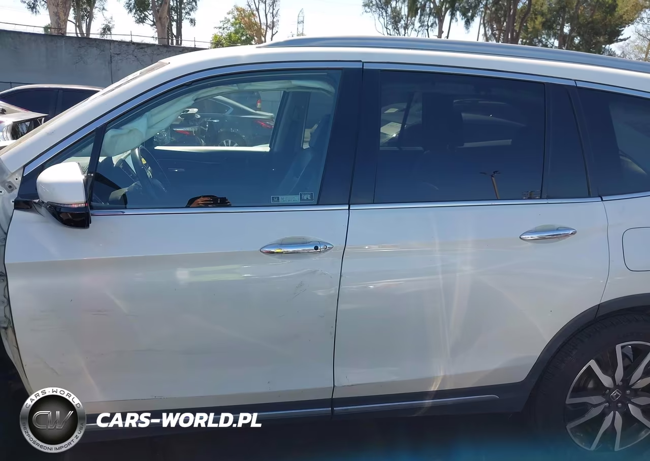 2019 Honda Pilot Touring VIN:5FNYF5H61KB010113 - 15