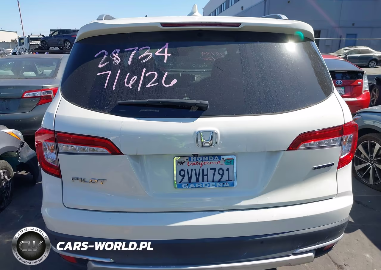 2019 Honda Pilot Touring VIN:5FNYF5H61KB010113 - 17