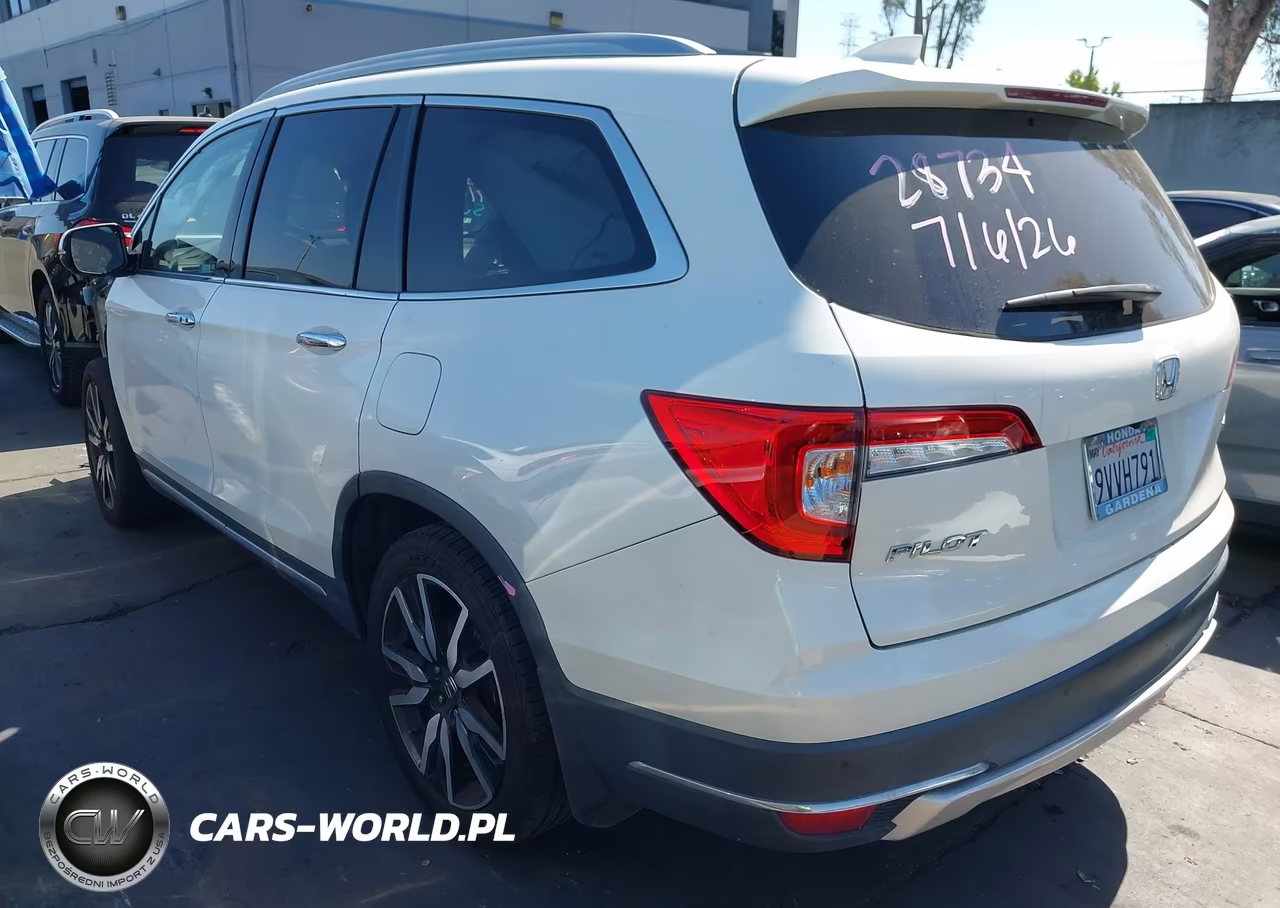 2019 Honda Pilot Touring VIN:5FNYF5H61KB010113 - 3