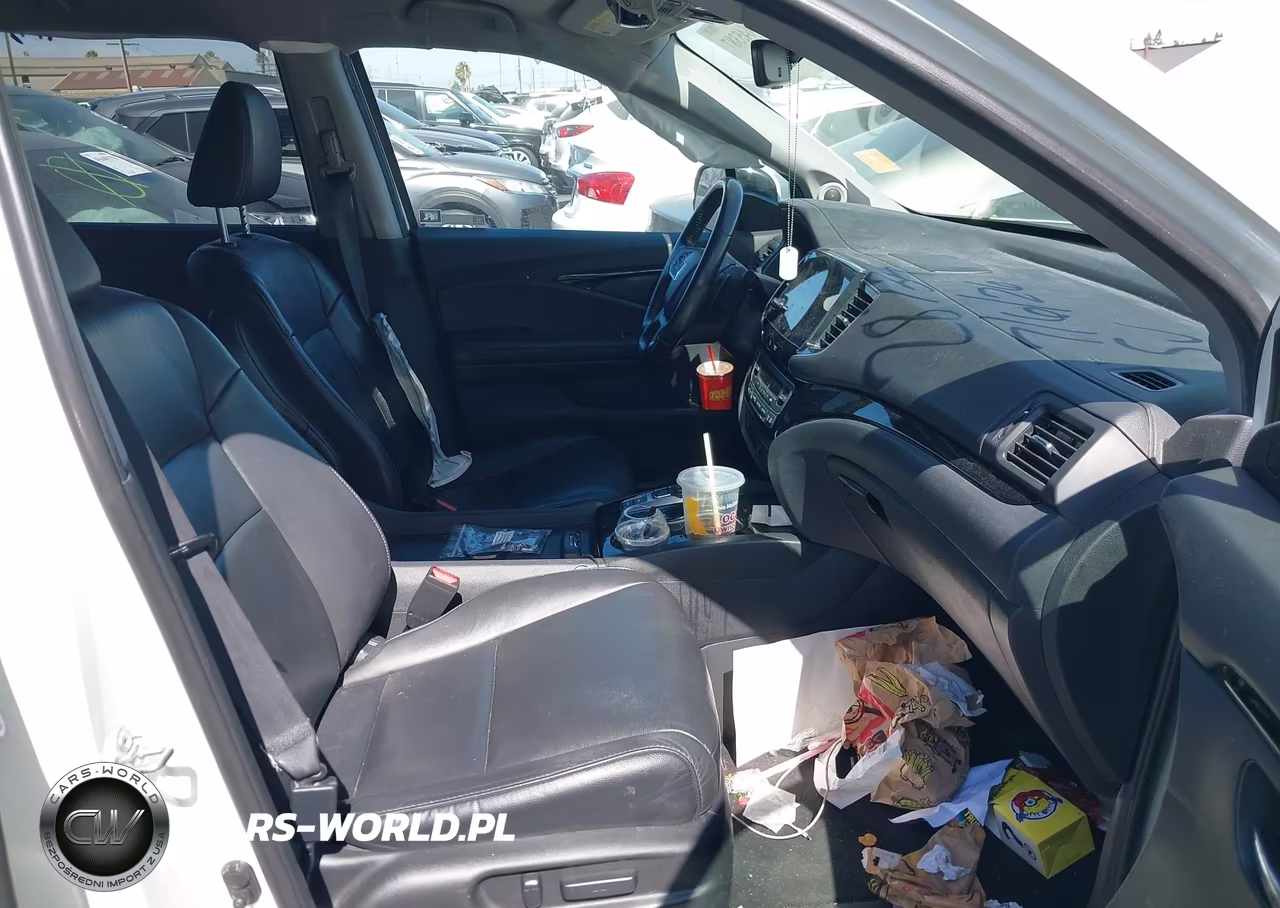 2019 Honda Pilot Touring VIN:5FNYF5H61KB010113 - 5