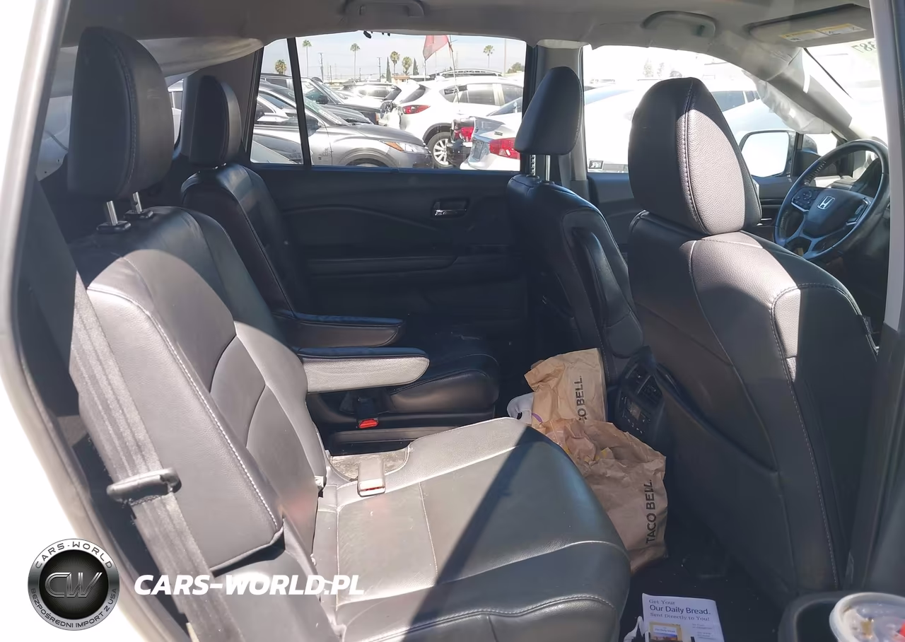 2019 Honda Pilot Touring VIN:5FNYF5H61KB010113 - 8