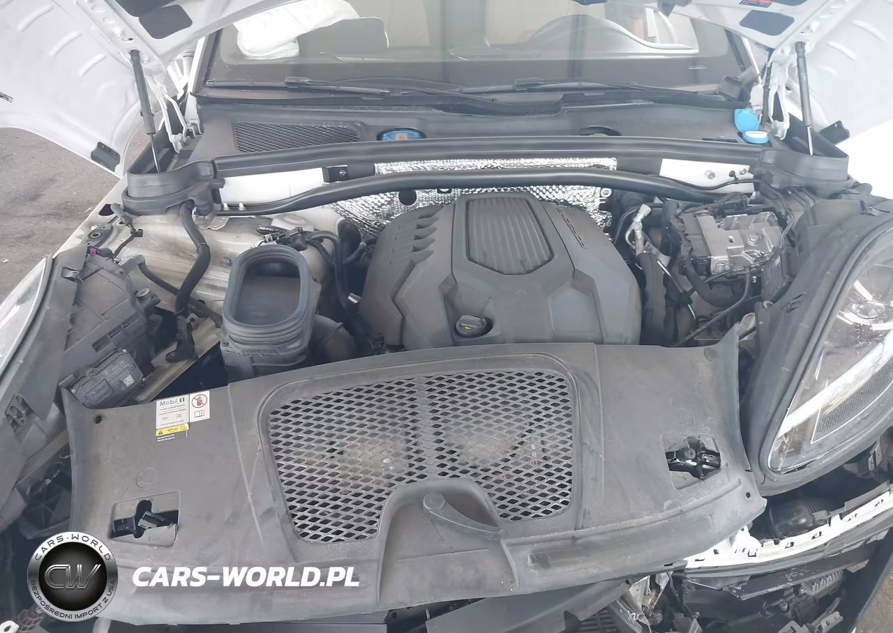 2023 Porsche Macan T VIN:WP1AA2A55PLB11240 - 10