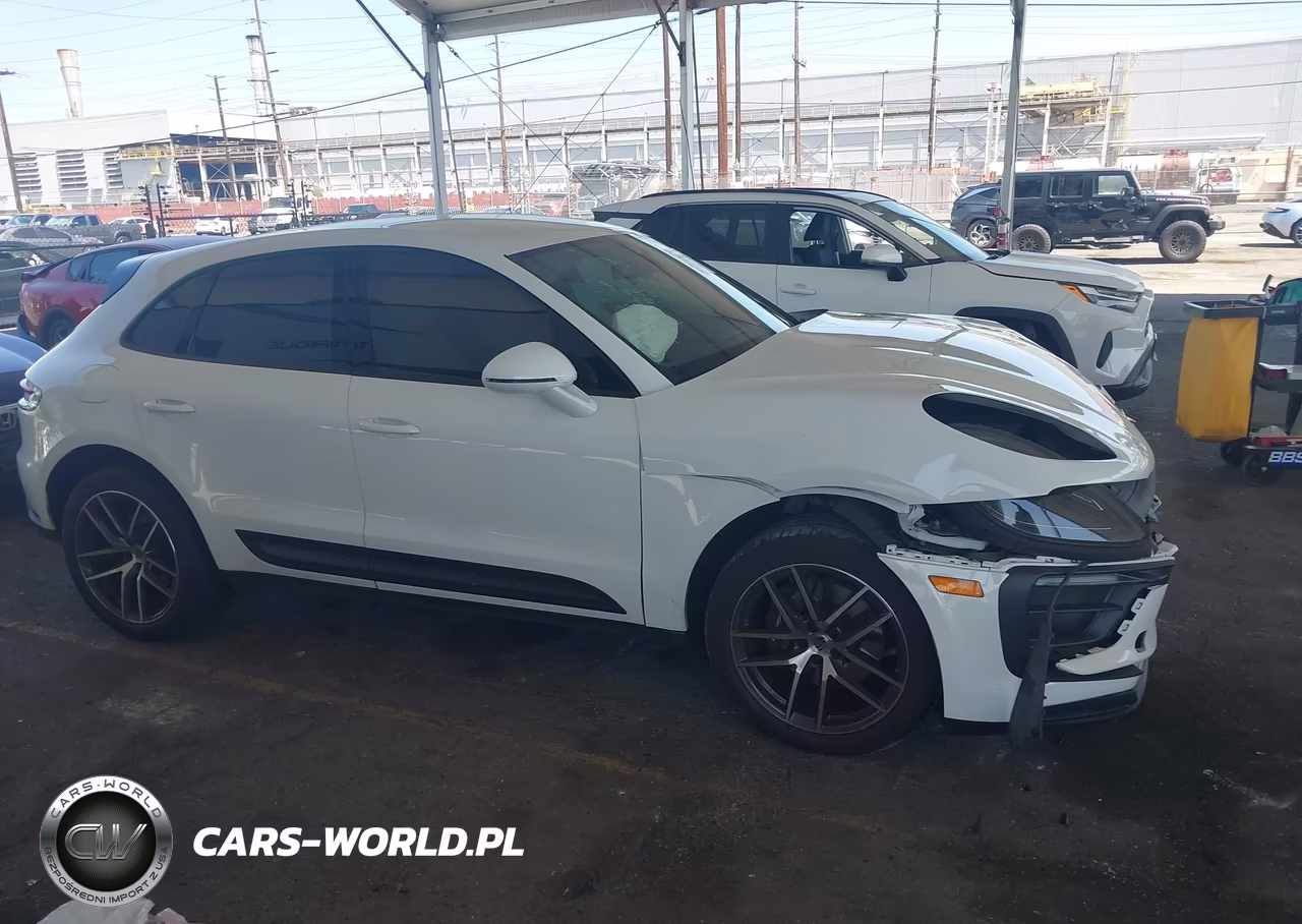 2023 Porsche Macan T VIN:WP1AA2A55PLB11240 - 12
