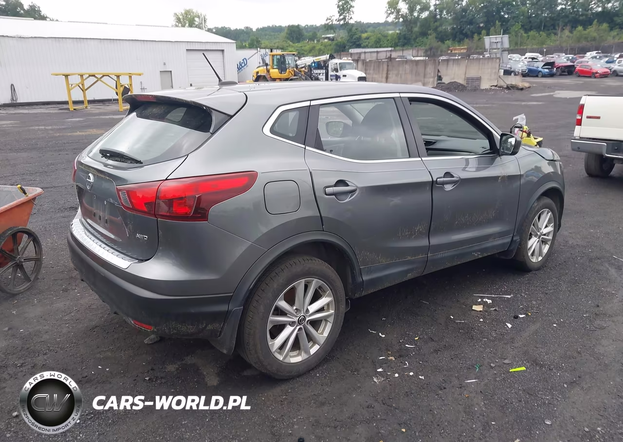 2019 Nissan Rogue Sport S VIN:JN1BJ1CR1KW623944 - 4
