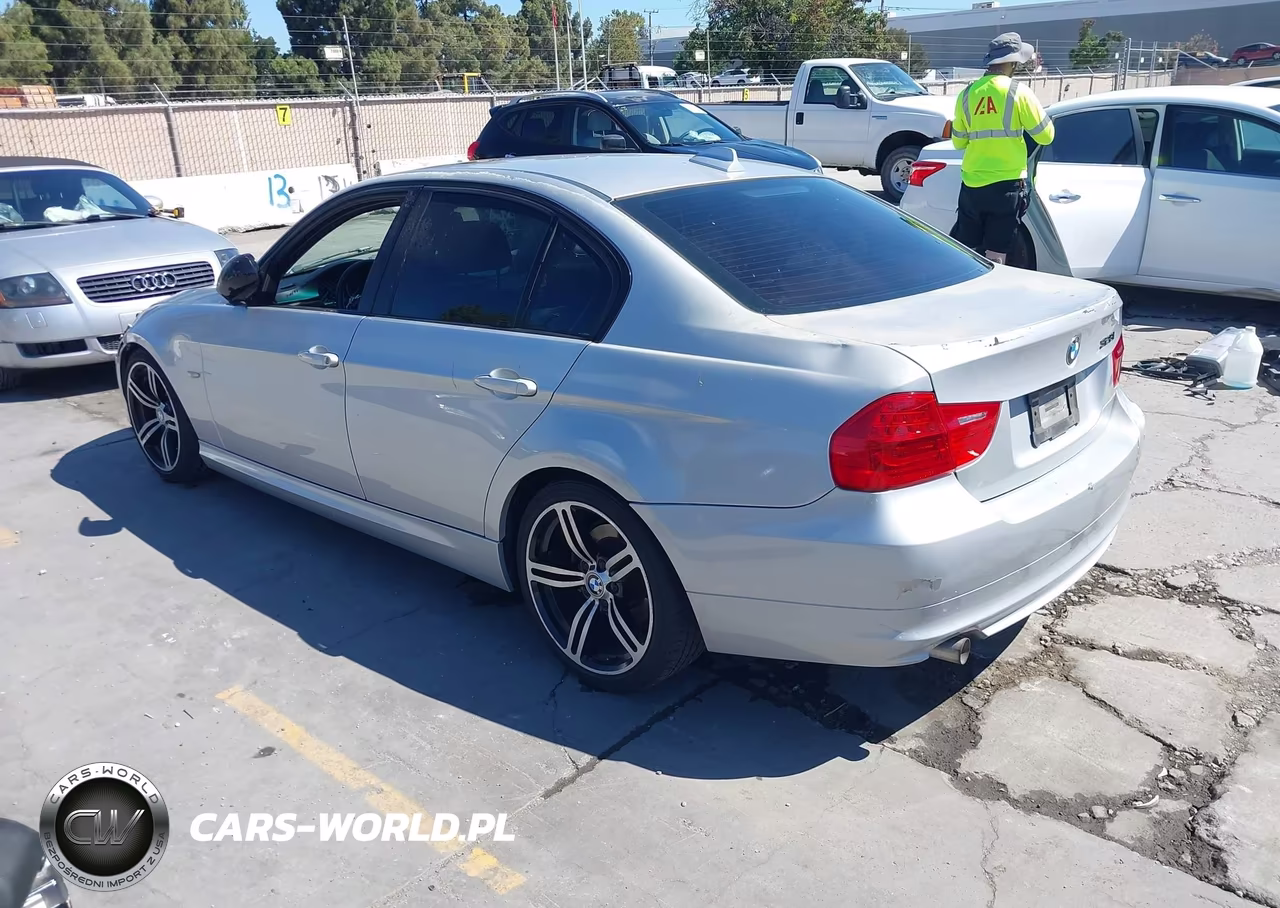 2010 BMW 328I VIN:WBAPH5G58ANM35811 - 3