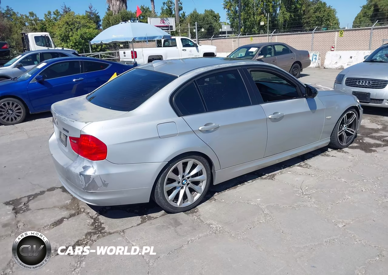 2010 BMW 328I VIN:WBAPH5G58ANM35811 - 4