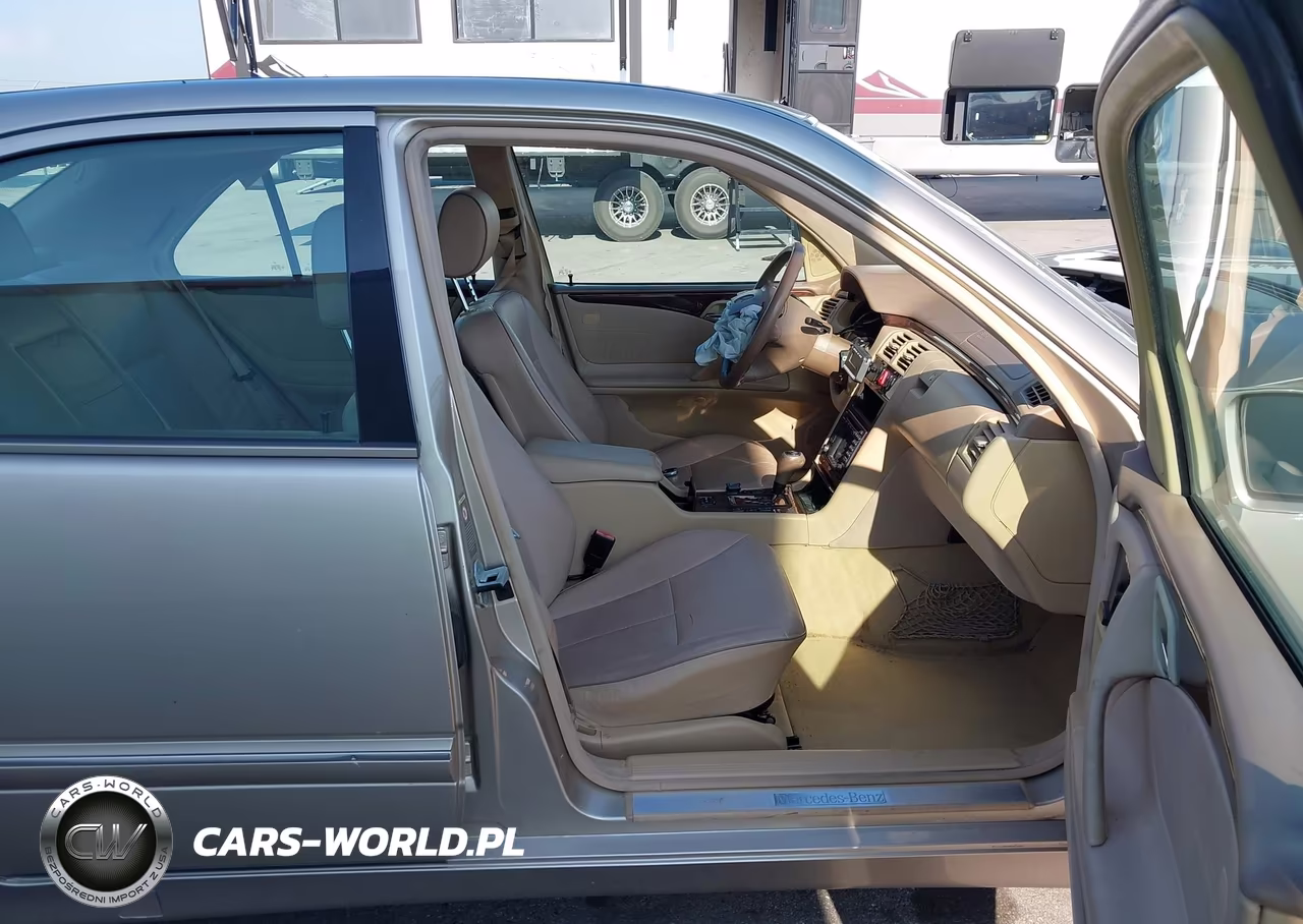 2000 Mercedes-Benz E 320 VIN:WDBJF65J6YB079017 - 5