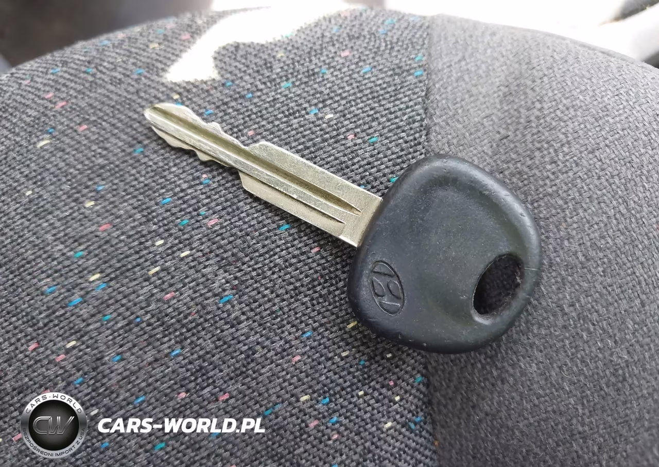 2002 Hyundai Accent L VIN:KMHCF35G82U165501 - 11