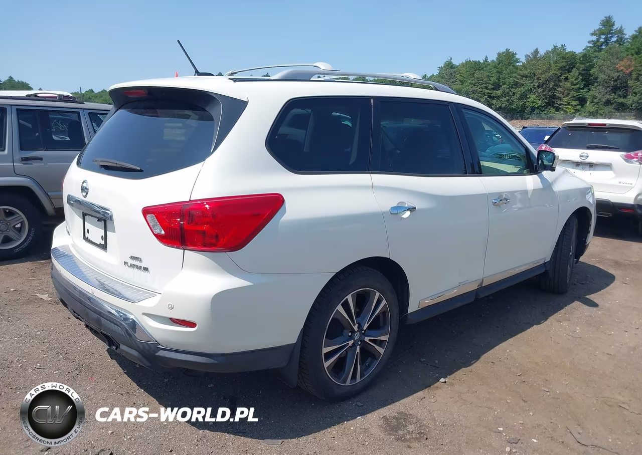 2017 Nissan Pathfinder Platinum VIN:5N1DR2MM9HC626104 - 4