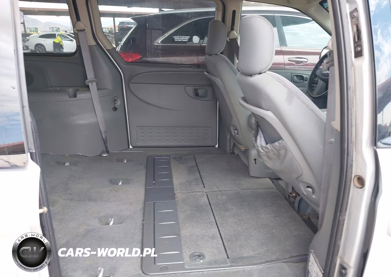 2005 Chrysler Town & Country Lx VIN:2C4GP44R95R445053 - 8