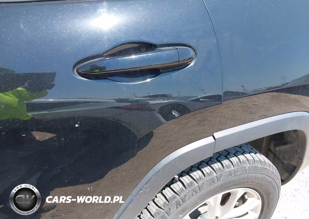 2021 Jeep Cherokee Latitude 4X4 VIN:1C4PJMCB0MD149930 - 17