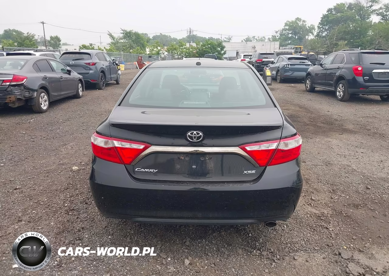 2015 Toyota Camry Xse VIN:4T1BF1FK7FU875188 - 16