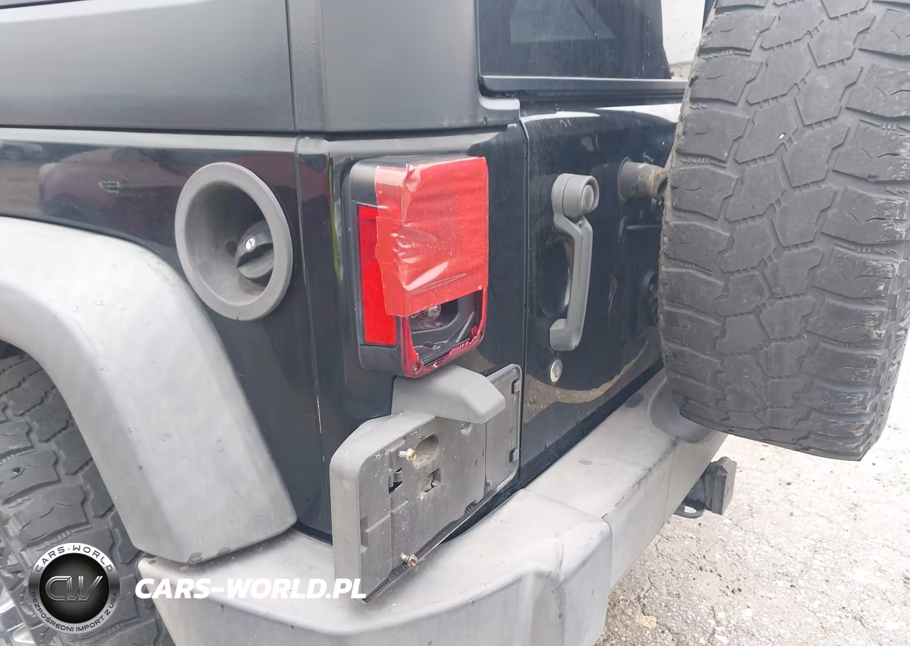 2016 Jeep Wrangler Unlimited Sport VIN:1C4BJWDG5GL202678 - 6