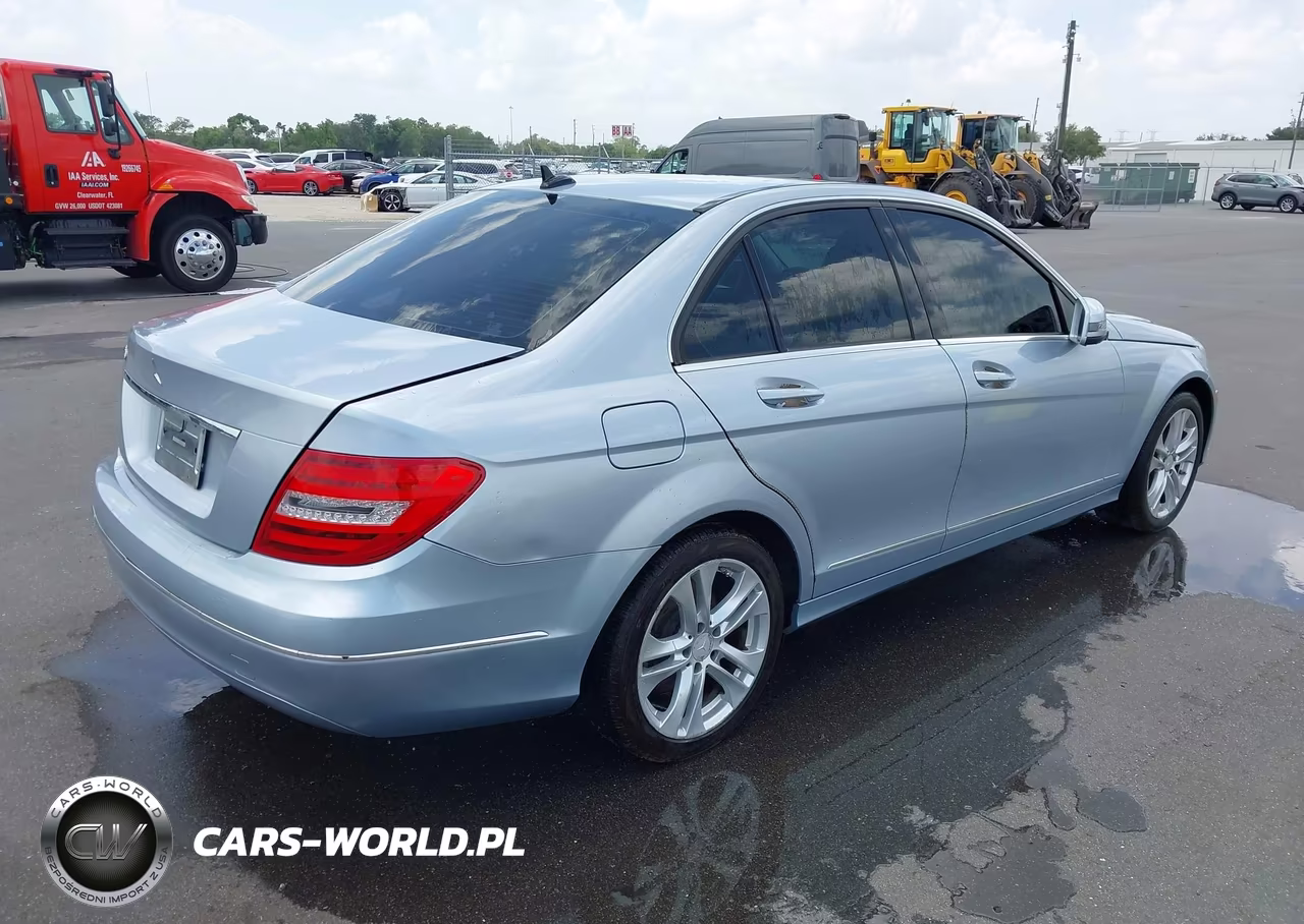 2013 Mercedes-Benz C 250 Luxury-Sport VIN:WDDGF4HB5DA838590 - 4