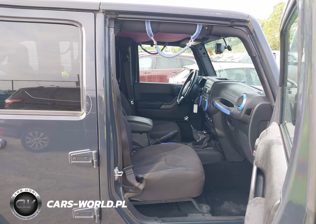 2017 Jeep Wrangler Unlimited Sport VIN:1C4BJWDG2HL524566 - 5