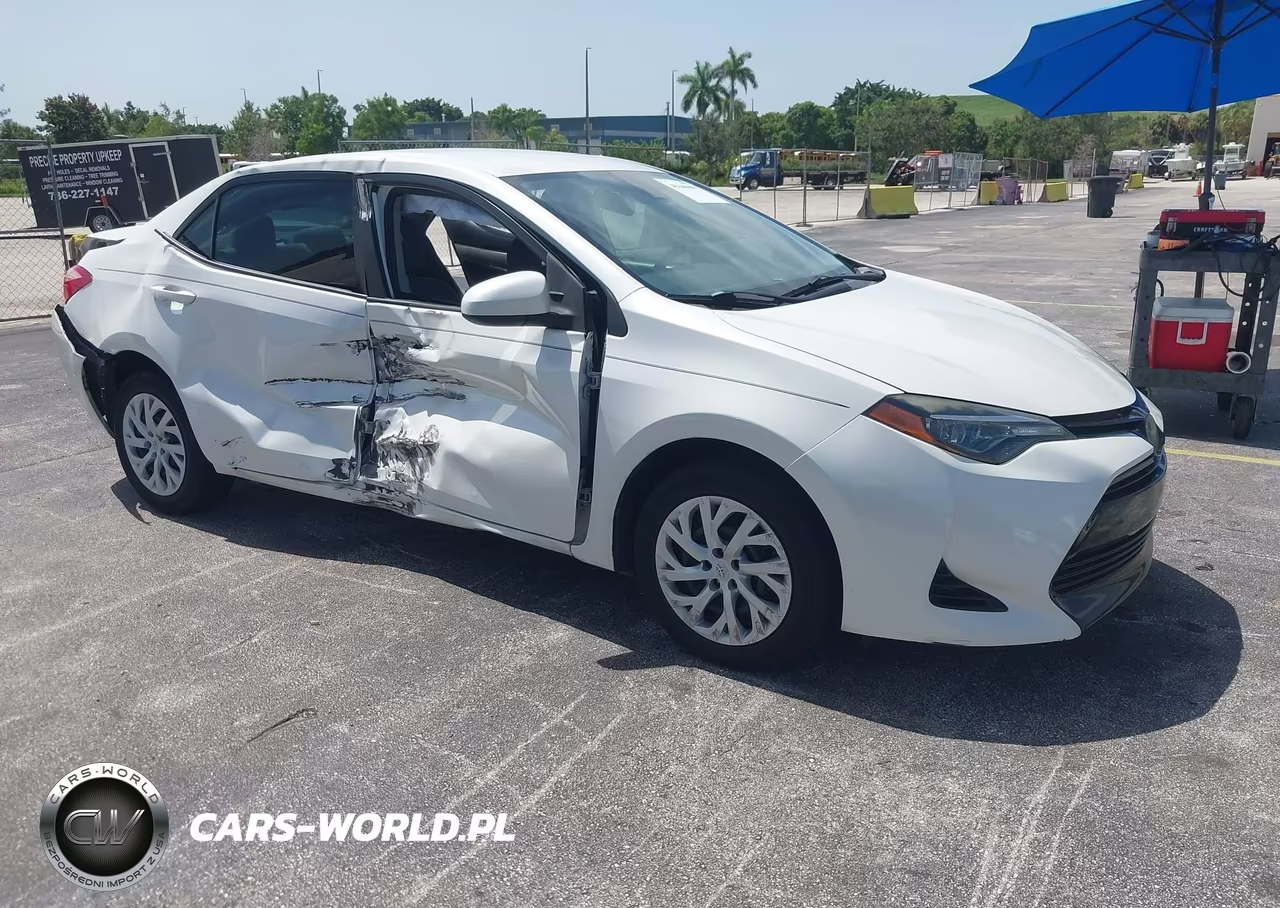 2018 Toyota Corolla Le VIN:5YFBURHE6JP853124 - 1