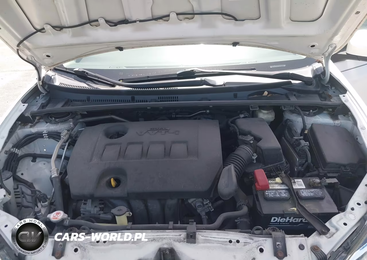 2018 Toyota Corolla Le VIN:5YFBURHE6JP853124 - 10