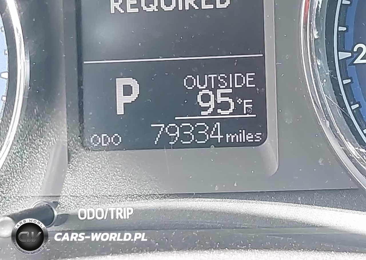 2018 Toyota Corolla Le VIN:5YFBURHE6JP853124 - 15