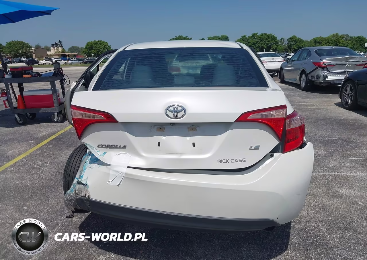 2018 Toyota Corolla Le VIN:5YFBURHE6JP853124 - 16