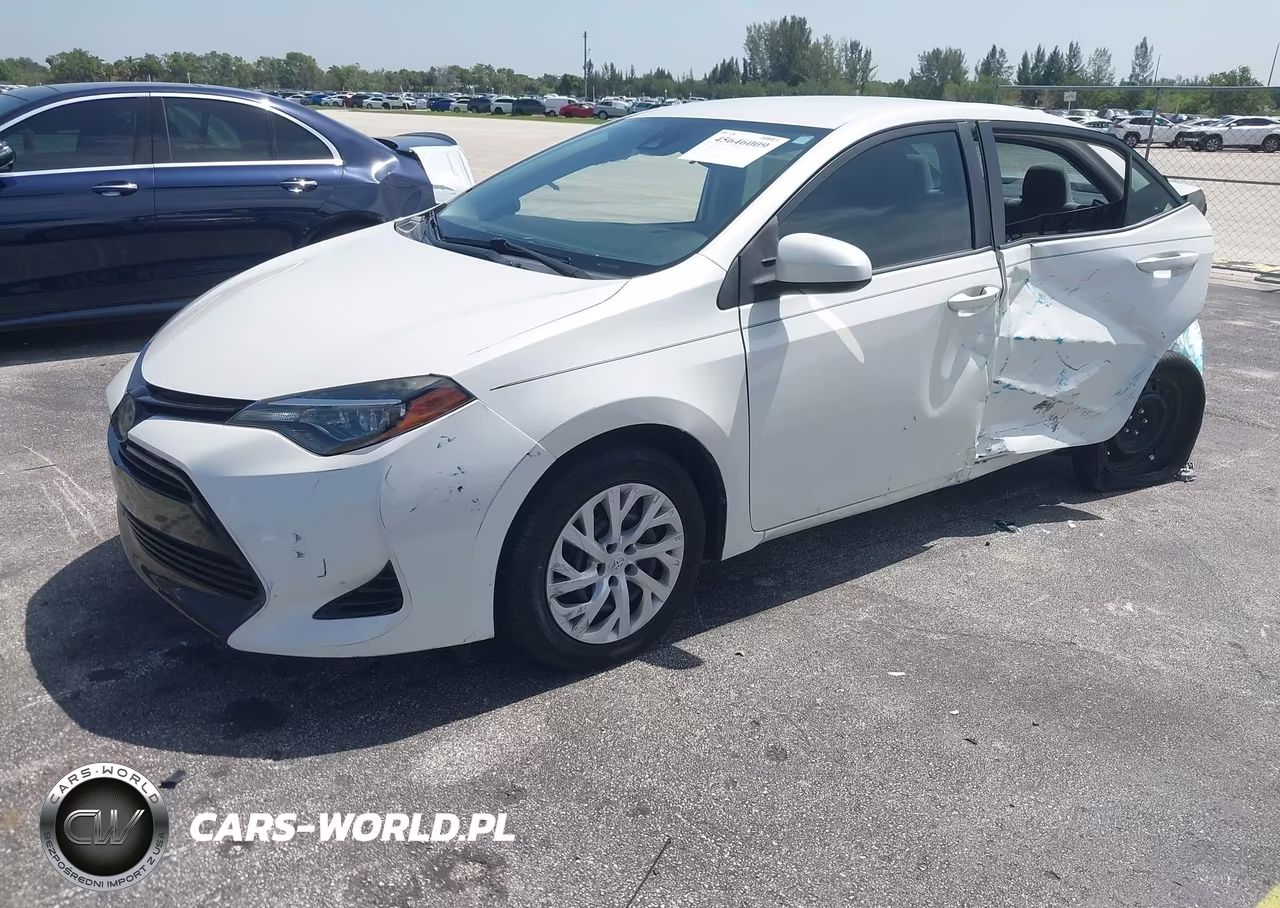 2018 Toyota Corolla Le VIN:5YFBURHE6JP853124 - 2