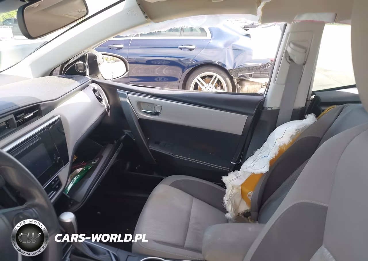 2018 Toyota Corolla Le VIN:5YFBURHE6JP853124 - 5