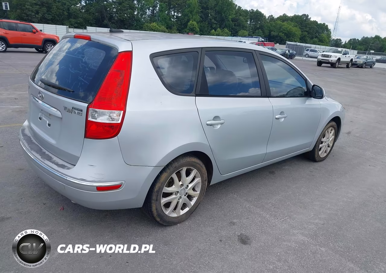 2009 Hyundai Elantra Touring VIN:KMHDC86E69U045679 - 4