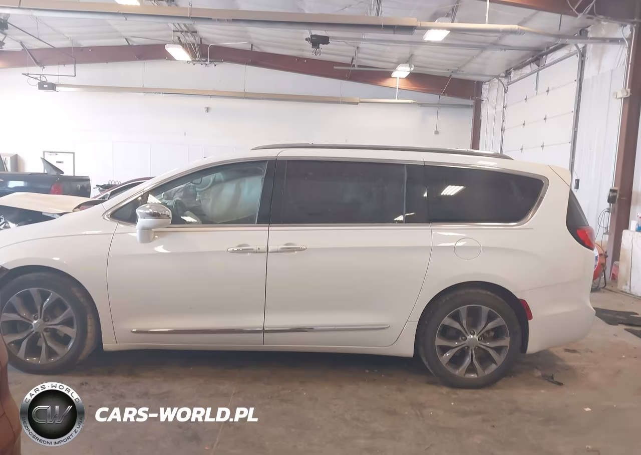 2018 Chrysler Pacifica Limited VIN:2C4RC1GG0JR262034 - 14