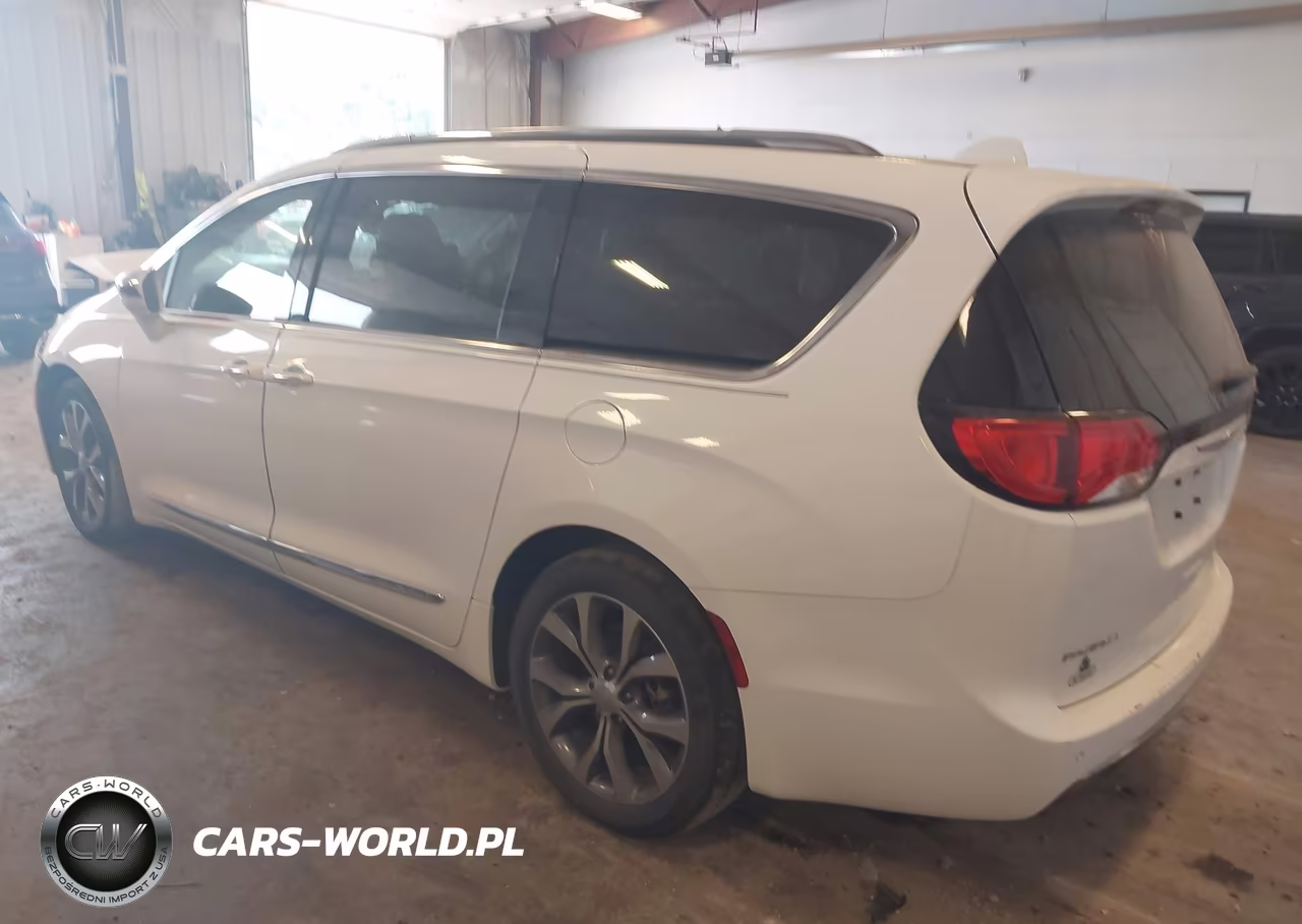 2018 Chrysler Pacifica Limited VIN:2C4RC1GG0JR262034 - 3