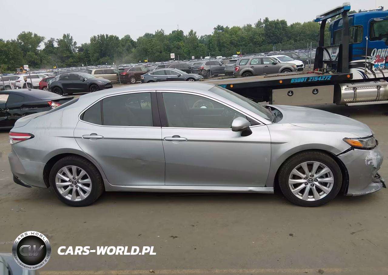2018 Toyota Camry Le VIN:4T1B11HK6JU124751 - 13