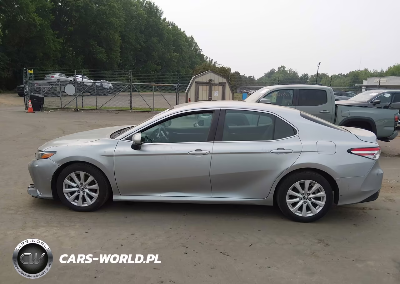2018 Toyota Camry Le VIN:4T1B11HK6JU124751 - 14