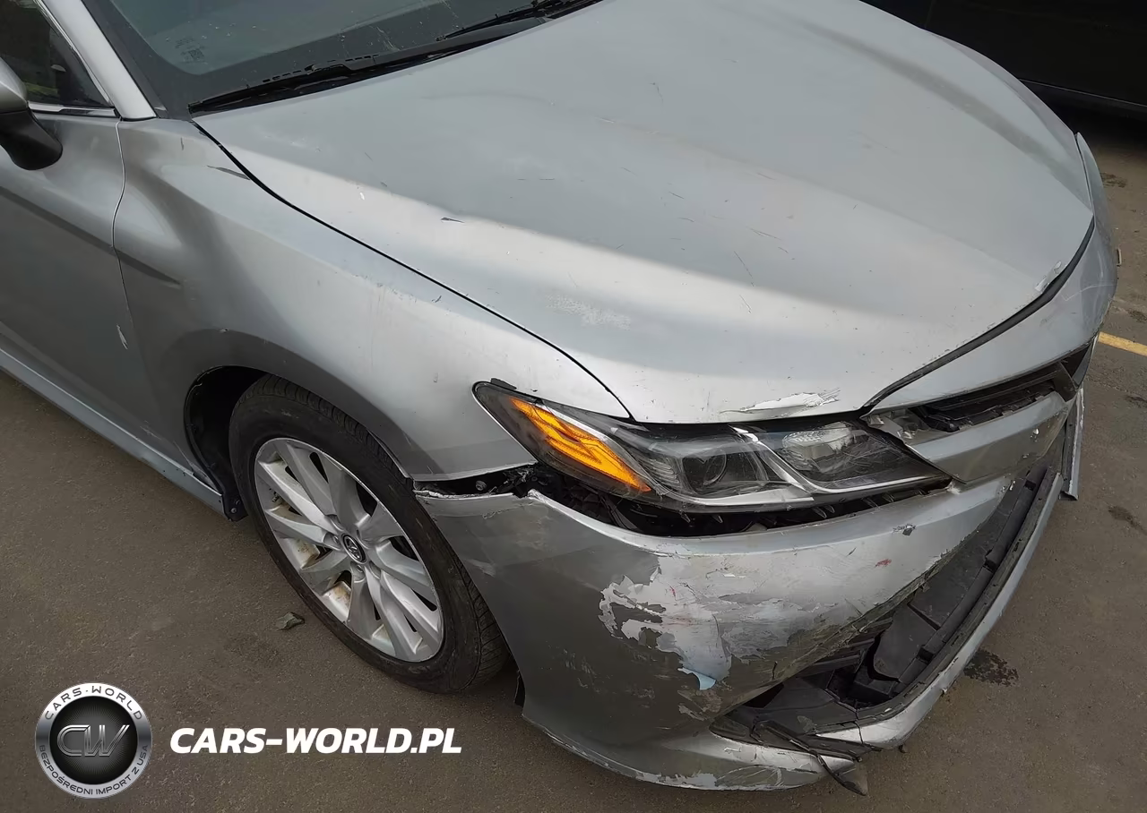 2018 Toyota Camry Le VIN:4T1B11HK6JU124751 - 17